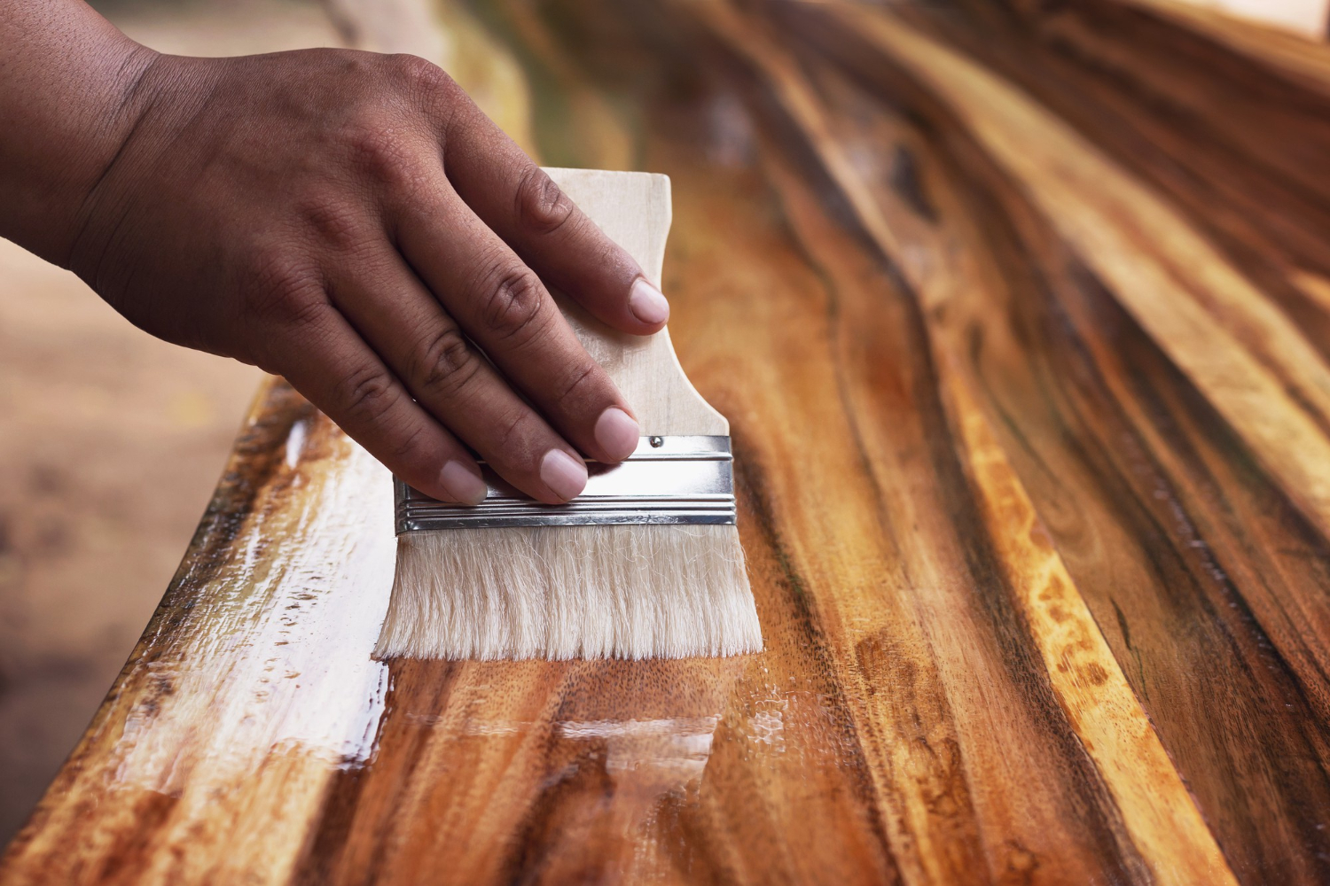 Comment entretenir le mobilier urbain en bois pour en prolonger la durée de vie?